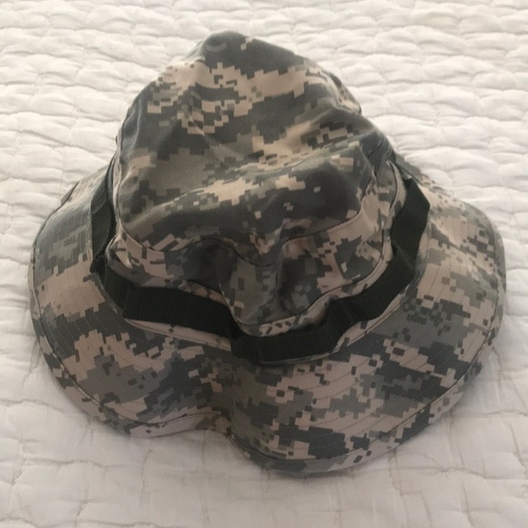 Men’s hat - Picture 1 of 2